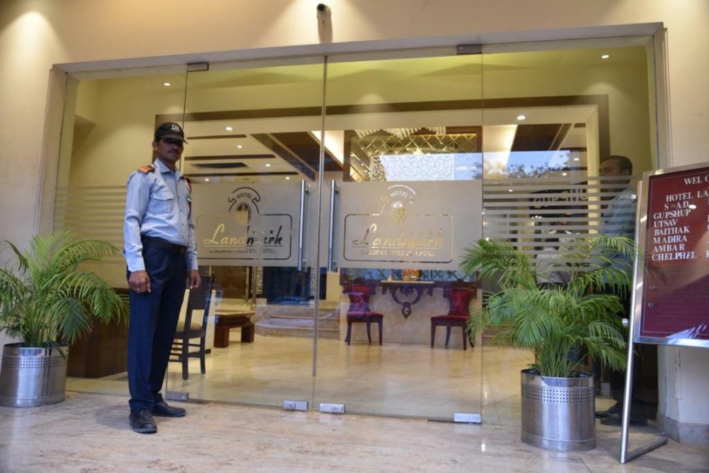 Hotel Landmark Gwalior Eksteriør bilde